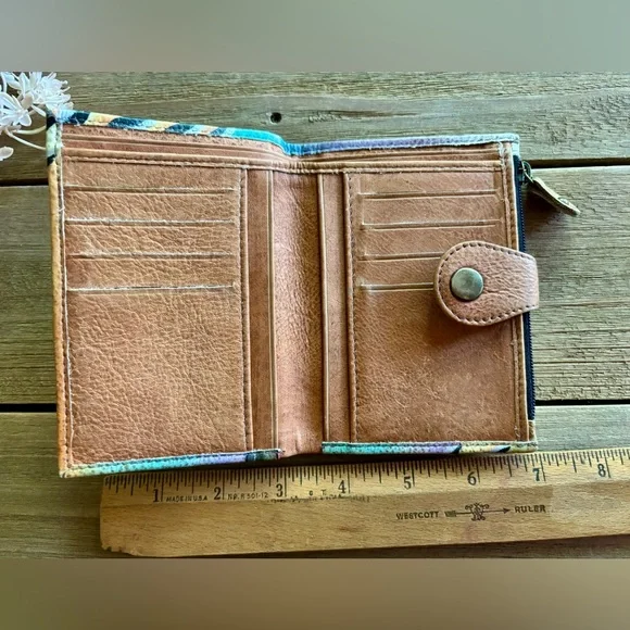 Artistic Anuschka leather hand painted wallet - Picture 16 of 16